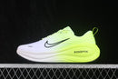 TÊNIS NIKE - NIKE VOMERO PLUS